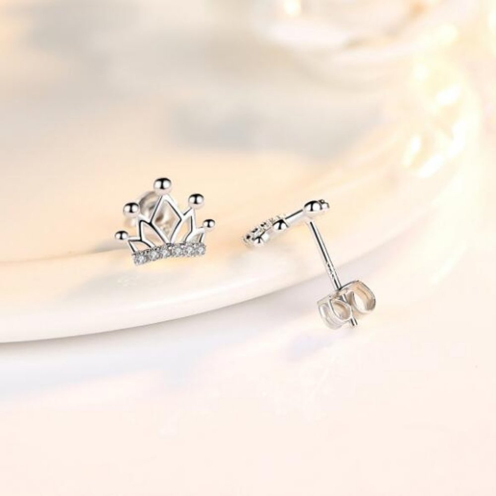 *NEW 925 Sterling Silver Diamond Crown Earrings - Picture 6 of 7